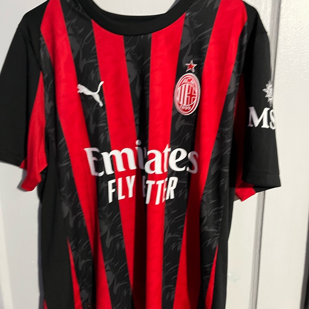 Pulisic AC Milan Puma men’s large Red and Black Soccer Jersey